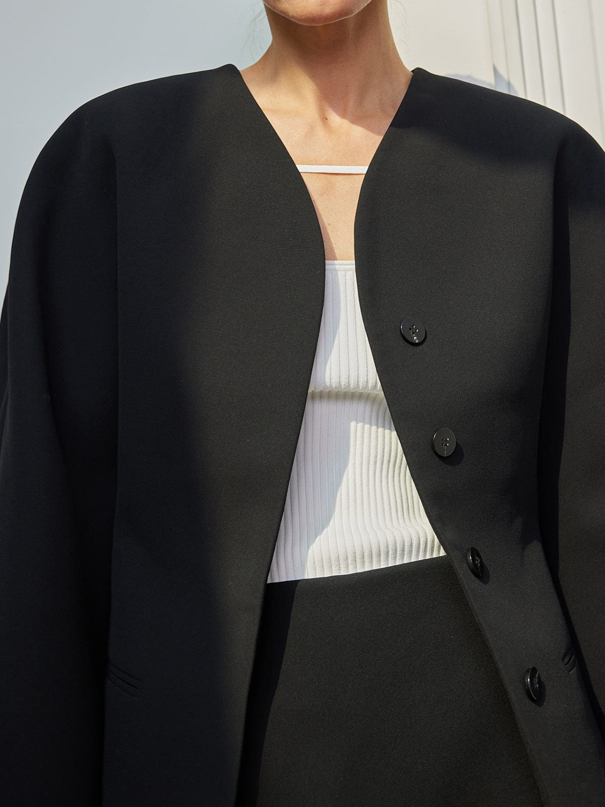 Sofie - Elegancka marynarka minimalistyczna z botoniką