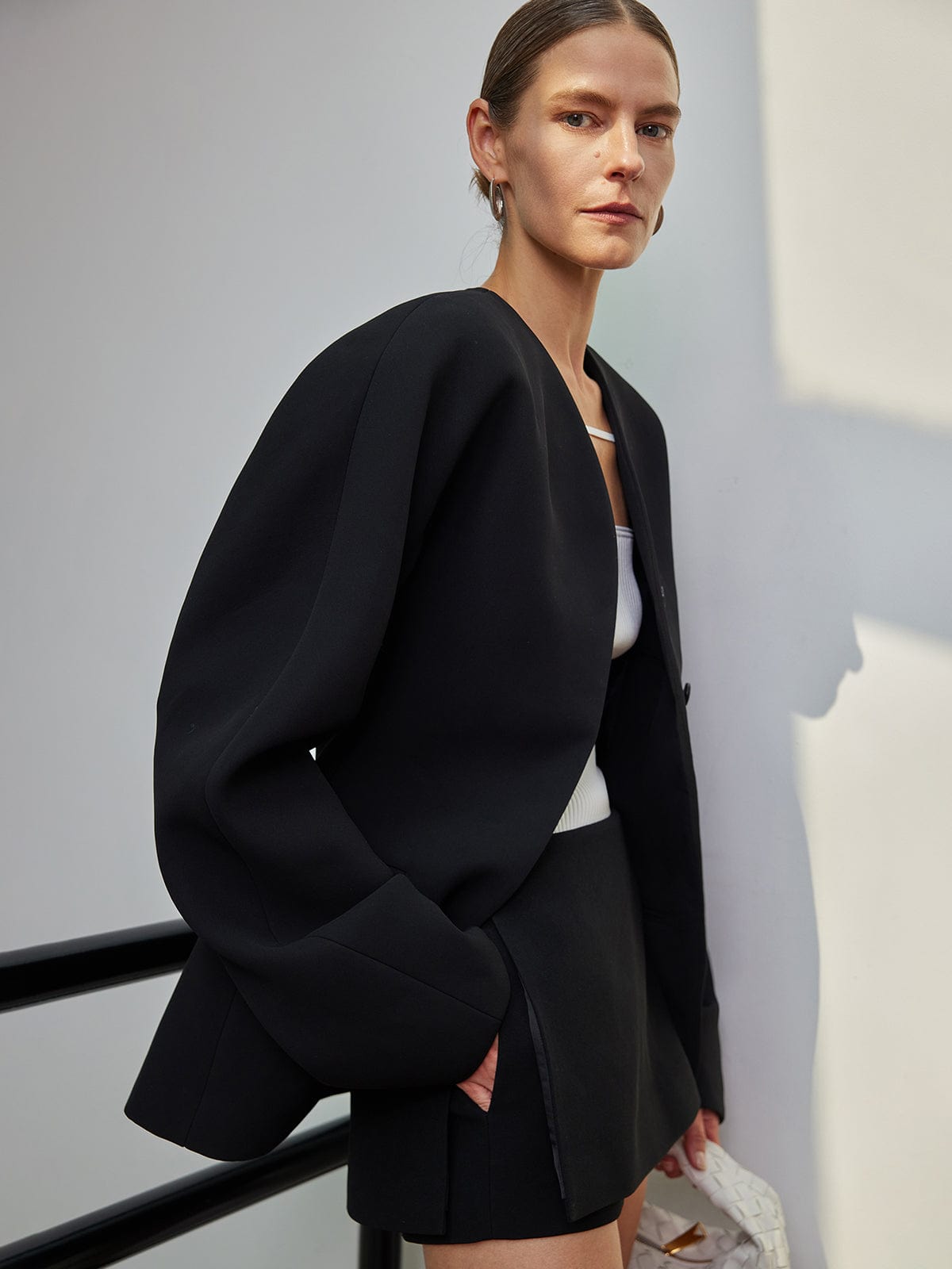 Sofie - Elegancka marynarka minimalistyczna z botoniką