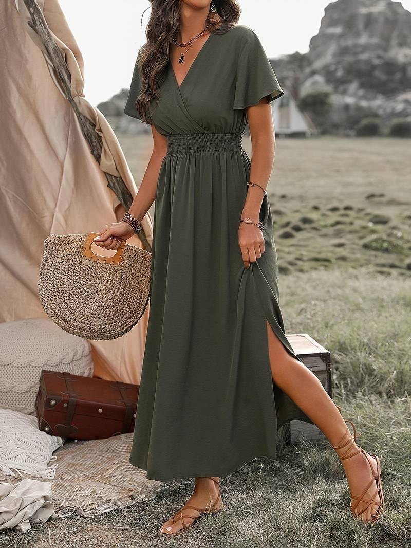 Madelina - Elegancka sukienka z dekoltem V i krótkim rękawem