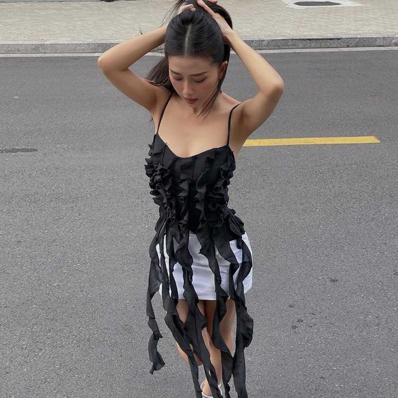 Anona - Elegancka bluzka z falbaną i pomponem dla kobiet