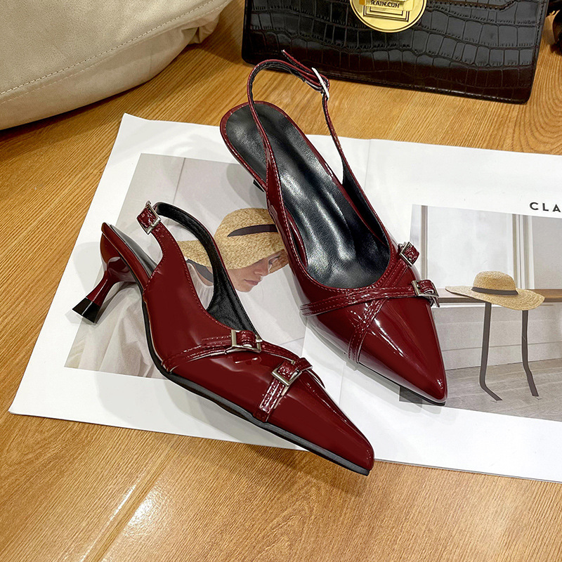 Angelle - modne buty damskie z elegancką klamrą