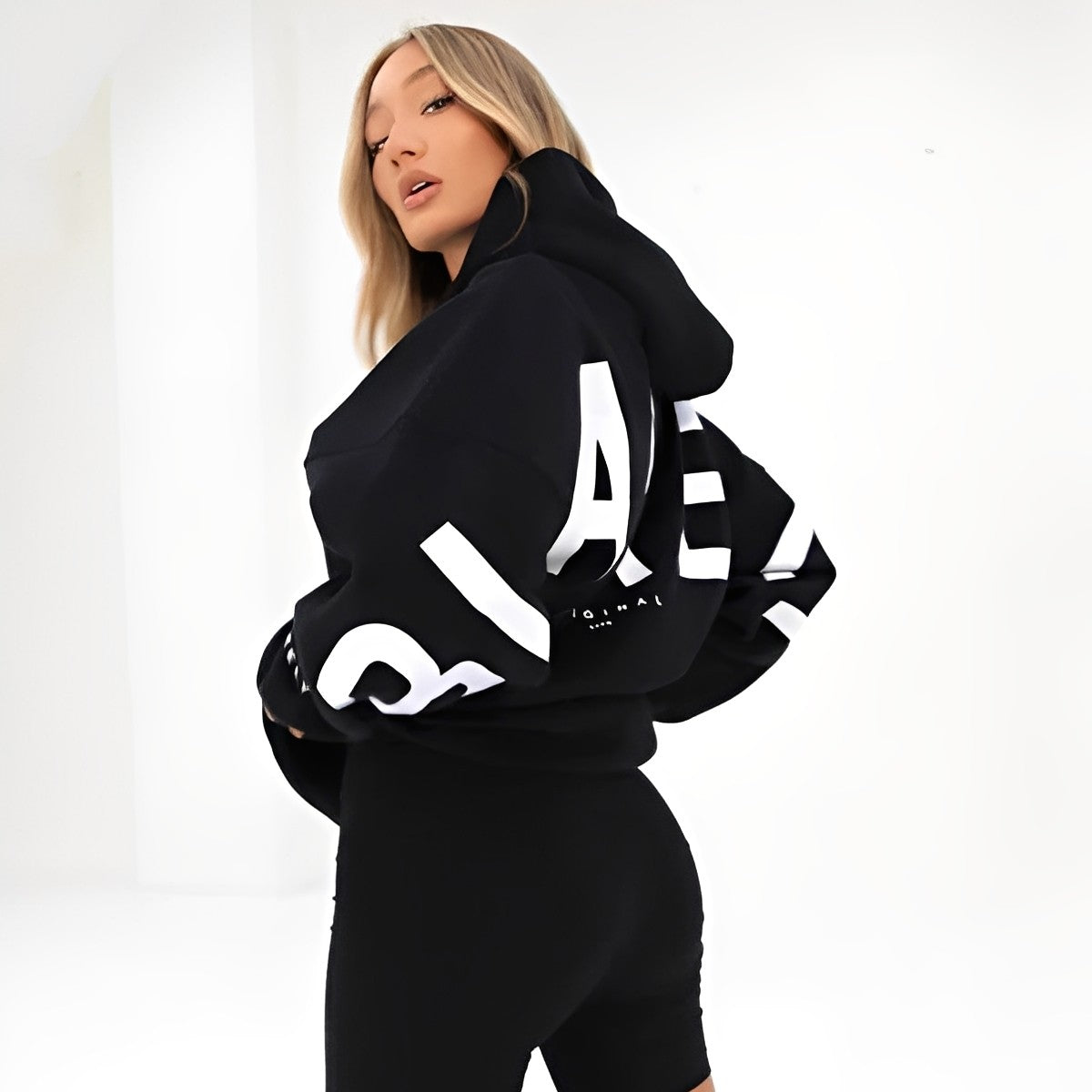 Amanda - Ciepła bluza z kapturem z modnym nadrukiem dla kobiet