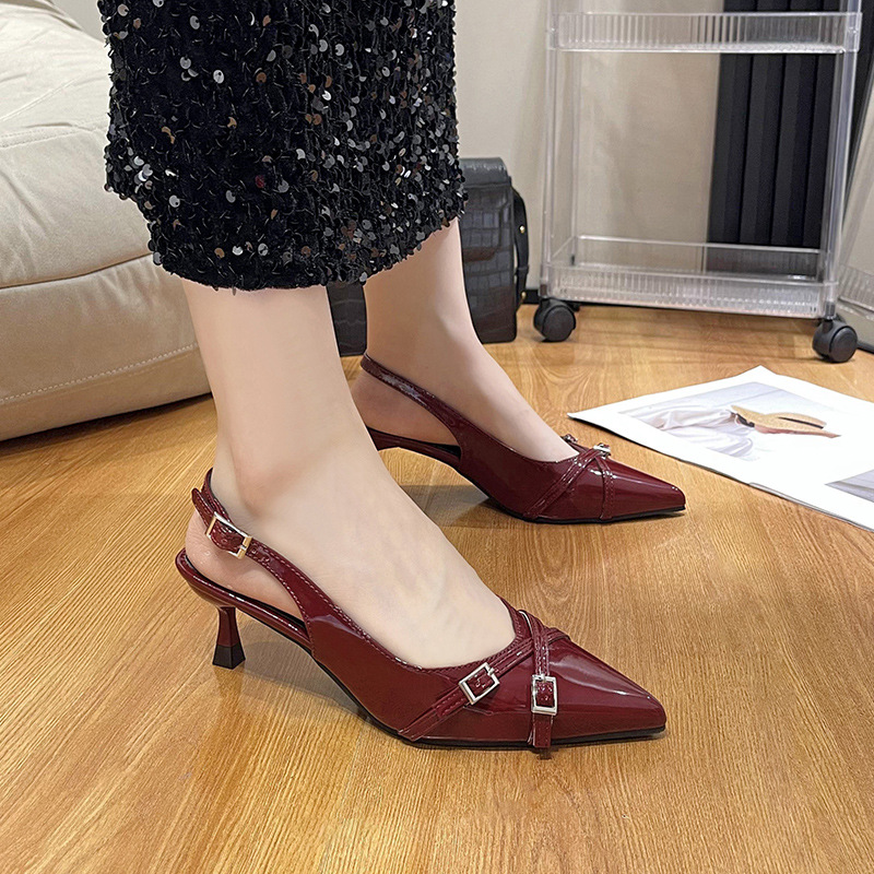 Angelle - modne buty damskie z elegancką klamrą