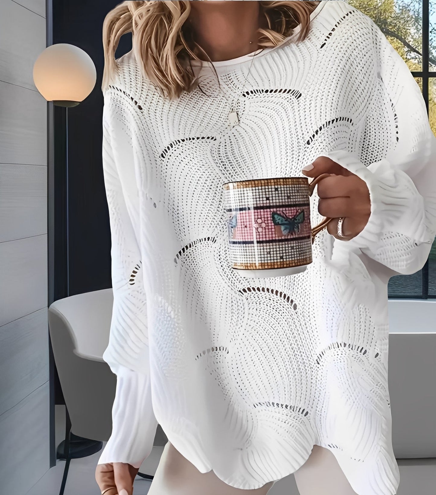 Kassandra - Stylowy, wycięty sweterek dla kobiet