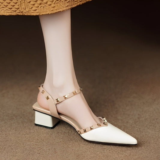 Paula - Eleganckie czółenka z ostrymi nitami dla kobiet