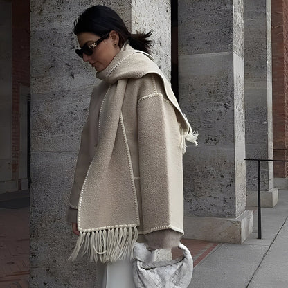 Amilia - Stylowa, luźno siedząca kurtka wełniana z szalem dla kobiet