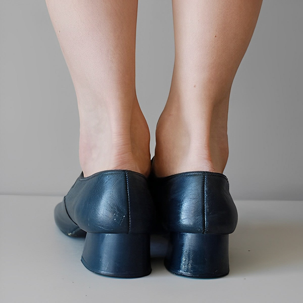 Velana - buty pojedyncze z klamrą