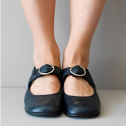 Velana - buty pojedyncze z klamrą