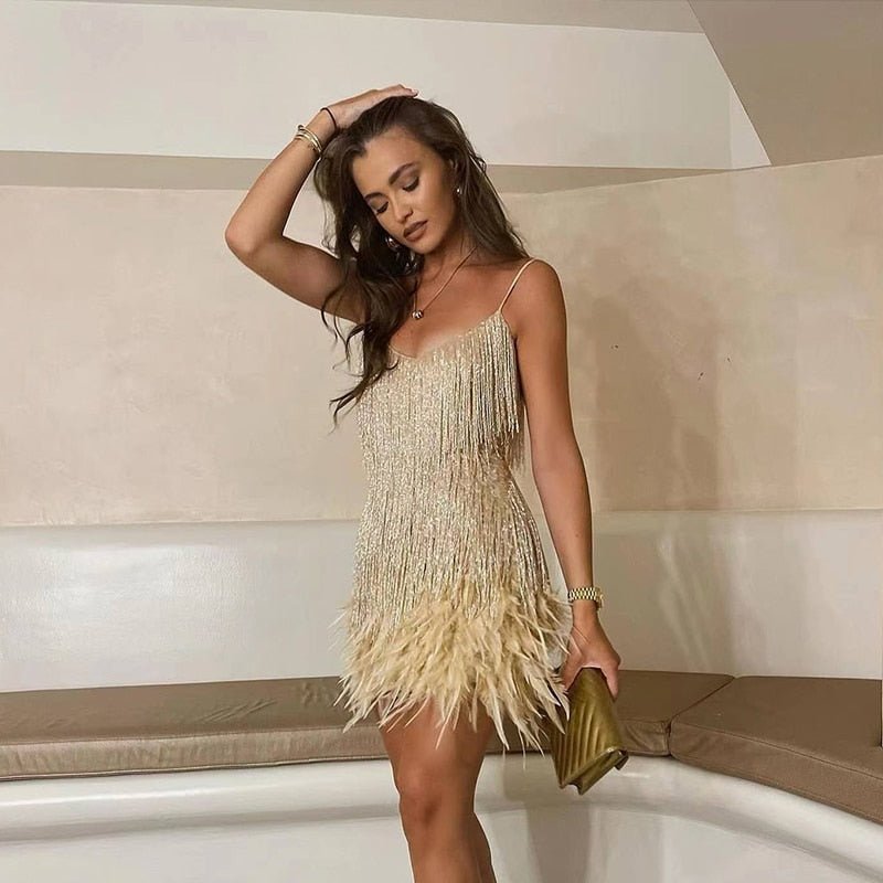 Laura - Sukienka koktajlowa z piór w eleganckim stylu