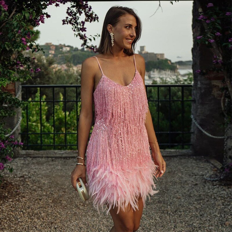 Laura - Sukienka koktajlowa z piór w eleganckim stylu