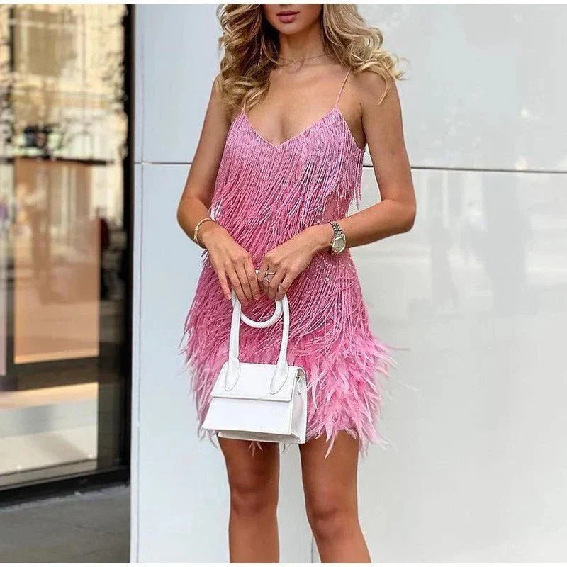 Laura - Sukienka koktajlowa z piór w eleganckim stylu